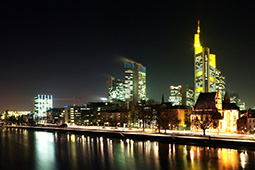 Mit CityCards Kontraste in Frankfurt unterstreichen Mit CityCards Kontraste in Frankfurt unterstreichen